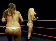 Tanya vs Francesca topless boxe - Big Boobs