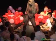 busty MILF compleanno anale gangbang